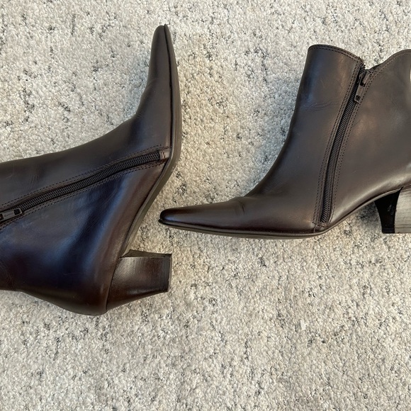 Amalfi by Rangoni leather 7.5 lux deep brown boots a symmetrical side zip - Picture 4 of 14